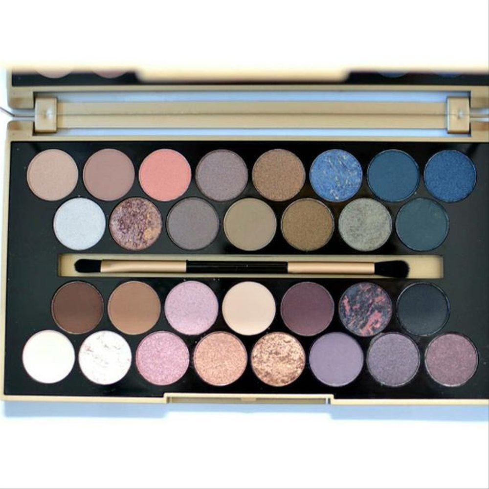MakeUp Fortune Favours The Brave 30 Eyeshadows | Ammad