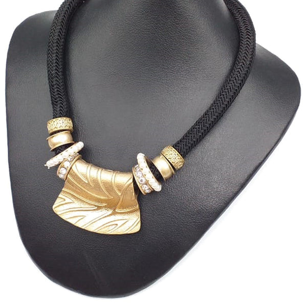 New Fashionable Thread Round Leather Locket With Chain Golden | 24HOURS.PK