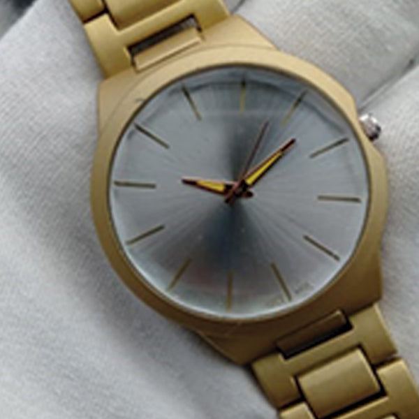 New Simple White & Golden Wrist Watch For Womens | 24hours.pk
