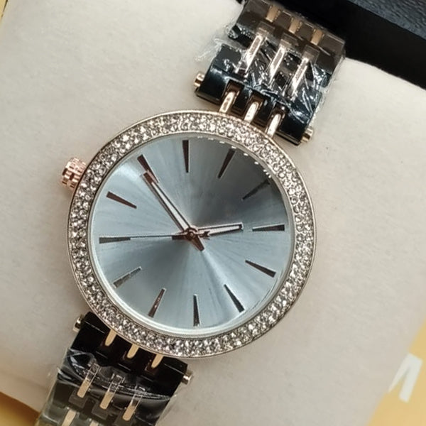 Women Rounded Diamonds Dial Watch White Dial And Black & Golden Strip Chain 71631