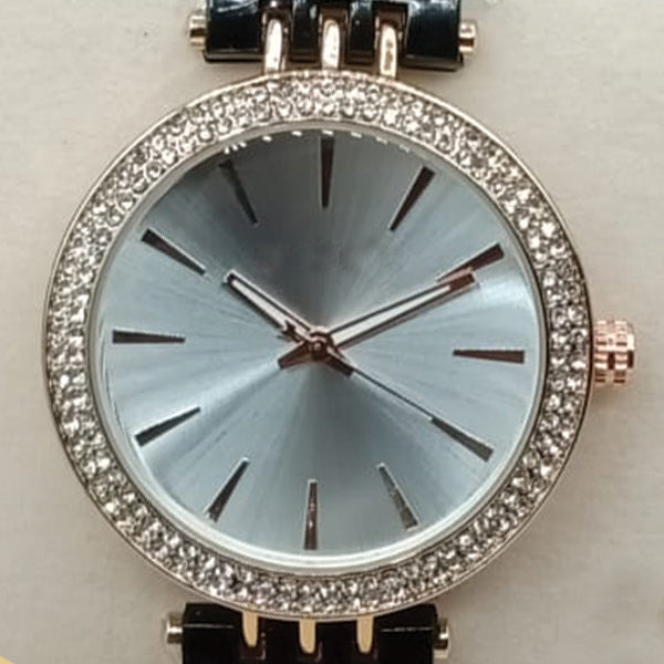Women Rounded Diamonds Dial Watch White Dial And Black & Golden Strip Chain 71631