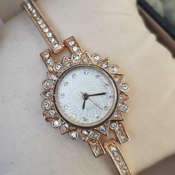 Fashionable Creative Sun Shaped Watch Golden For Her | 24hours.pk