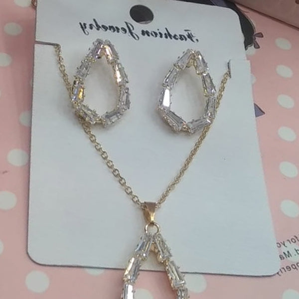 High Quality Fashionable Locket with Earings Set For Womens Golden | 24hours.pk