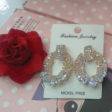 New Vintage Style Earrings For Her Random Colors | 24hours.pk