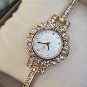 Fashionable Creative Sun Shaped Watch Golden For Her | 24hours.pk