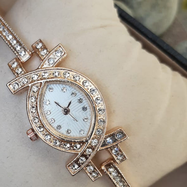 Fashionable Creative X Shaped Watch Golden For Her | 24hours.pk