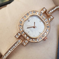 Fashionable Creative Radius Shaped Watch Golden For Her | 24hours.pk
