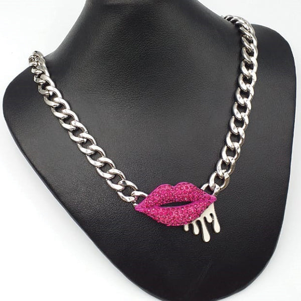 Latest Pink Lips Locket For Her With Silver Chain 25764 | 24hours.pk