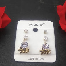 Small Flowers Golden with Rounded Shaped Diamonds Style Earrings Set For Womens | 24hours.pk