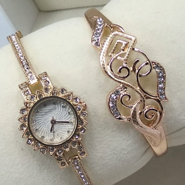 Latest Creative Eclipse Shaped Watch With Fashionable Bracelet For Her 00445