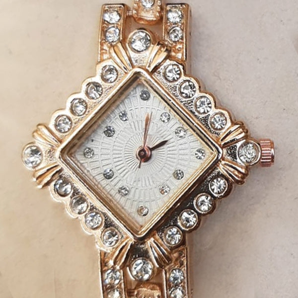 Fashionable Creative Polygon Shaped Watch Golden For Her | 24hours.pk