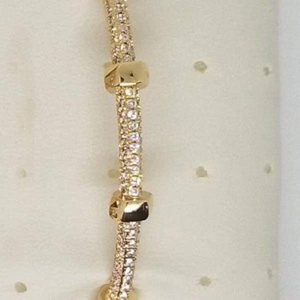 Latest Rounded Shaped Dial Watch With Bracelet For Women's Golden 542399 | senatorperfumes