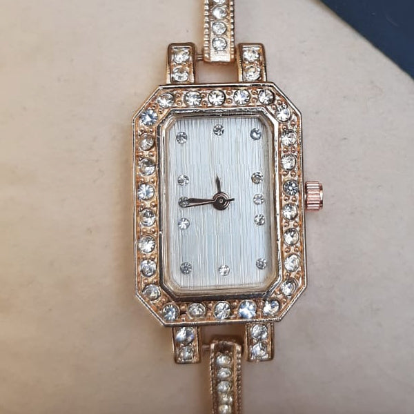 Fashionable Creative Square Shaped Watch Golden For Her | 24hours.pk