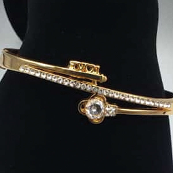 Latest Creative Flower Shaped Stones And Small Diamonds Bracelet For Her | 24HOURS.PK
