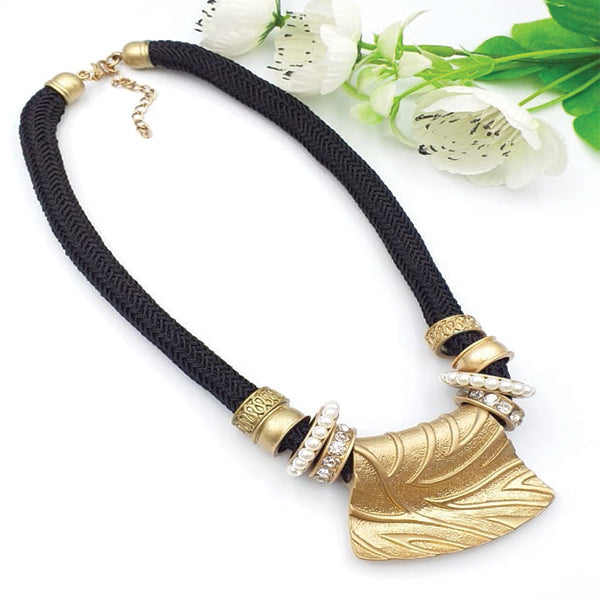 New Fashionable Thread Round Leather Locket With Chain Golden | 24HOURS.PK