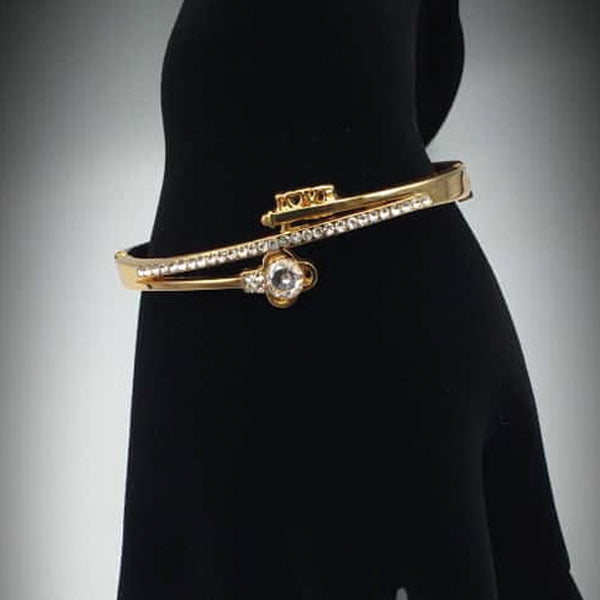 Latest Creative Flower Shaped Stones And Small Diamonds Bracelet For Her | 24HOURS.PK